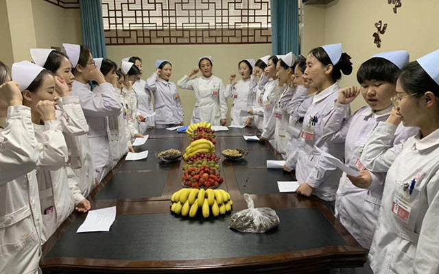【5.12护士节】万象城在线举办茶话会白衣天使受表彰(图2)