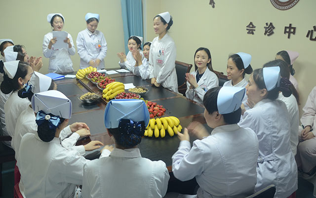 【5.12护士节】万象城在线举办茶话会白衣天使受表彰(图5)