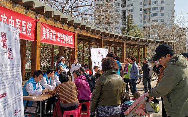 【学雷锋日】万象城在线举办“爱满京城，牵手智慧家医”志愿服务活动(图2)