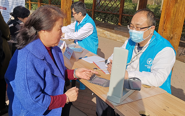 【学雷锋日】万象城在线举办“爱满京城，牵手智慧家医”志愿服务活动(图5)
